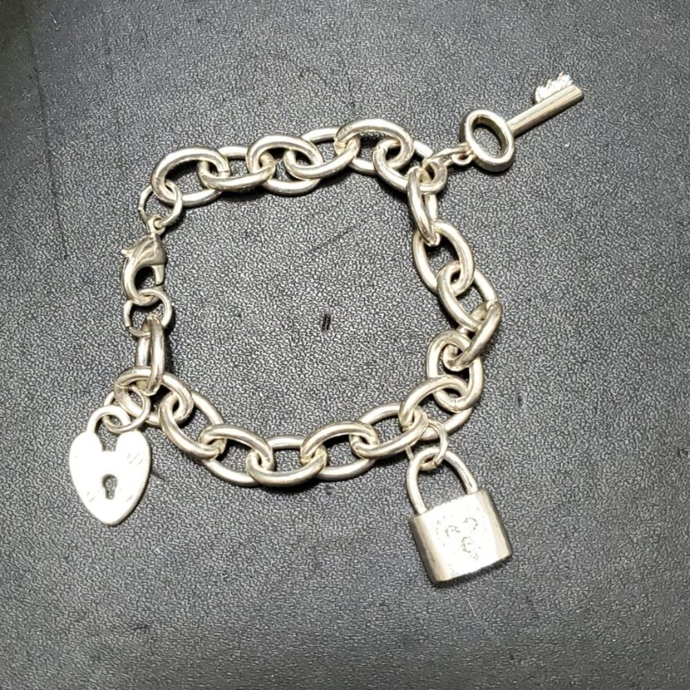 Silver tone lock charm bracelet 7"